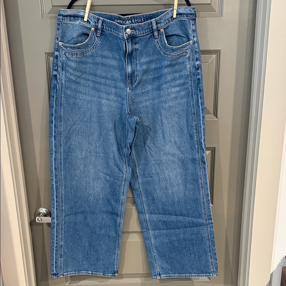 American Eagle Outfitters Women's Light Blue Relaxed Jeans